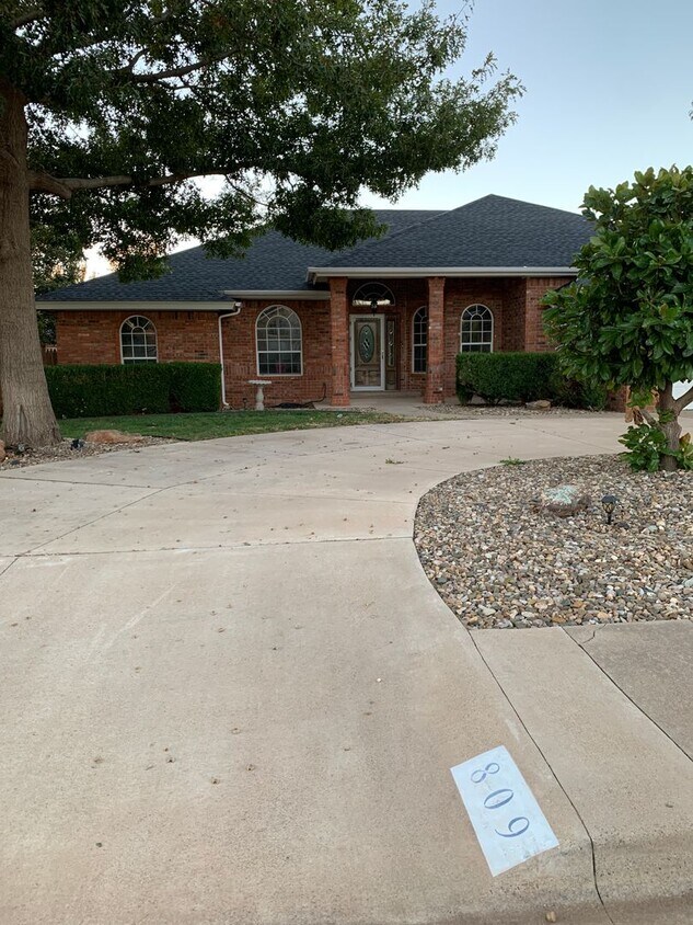 Primary Photo - 4 bedroom 2 bath home