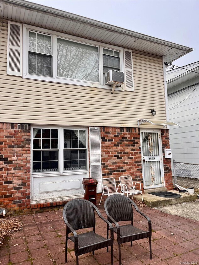 Building Photo - 34-16 Brookside St