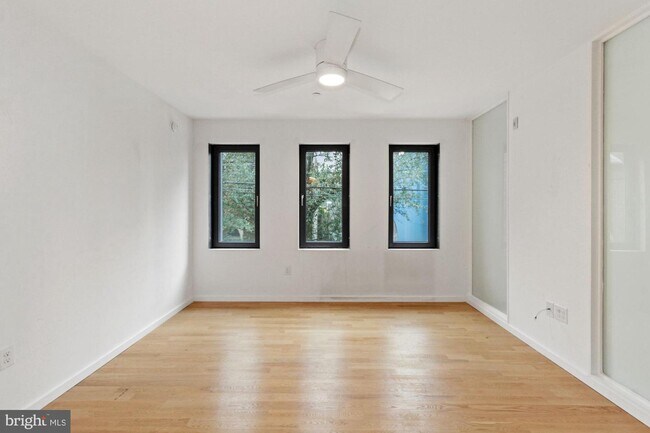 Building Photo - 152 W Laurel St