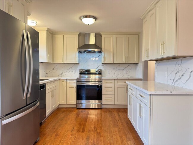 Building Photo - CLICK "REQUEST A TOUR" NOW!