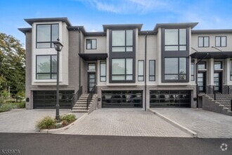 Building Photo - 779 Paramus Rd