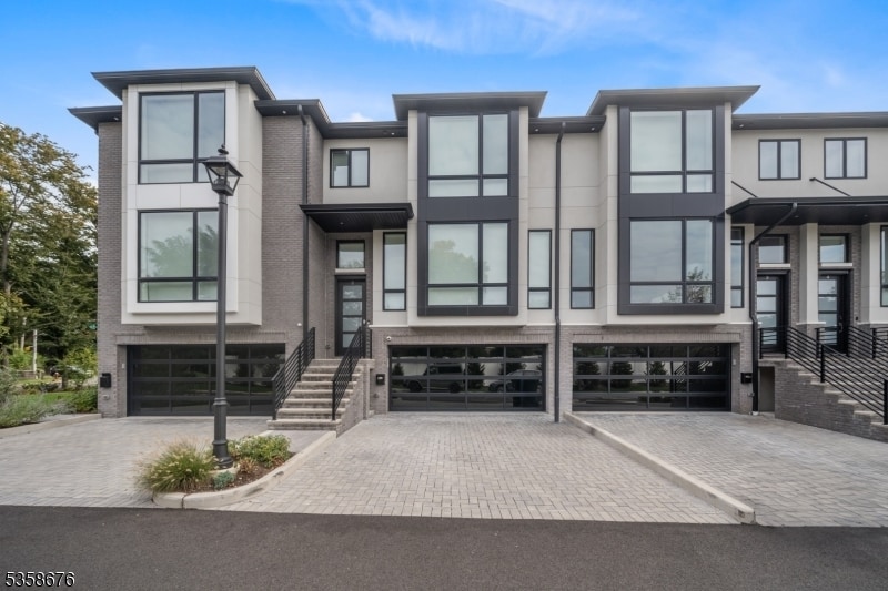 Foto principal - 779 Paramus Rd