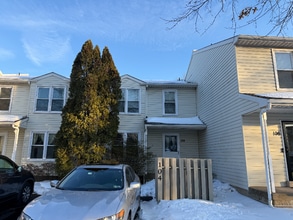 Building Photo - 104 Pipers Pl