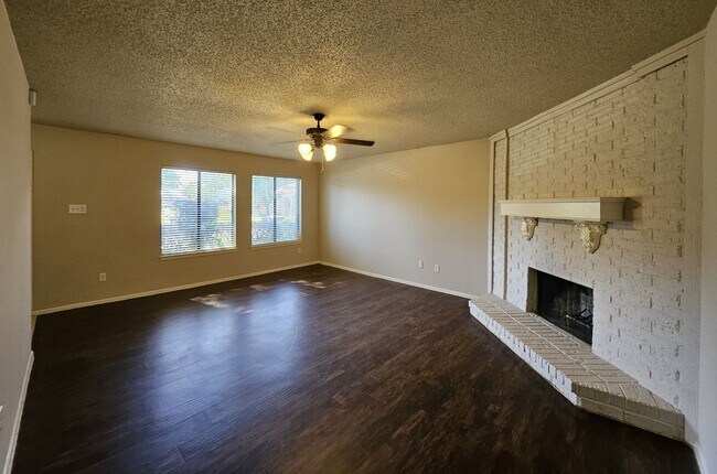 Foto del edificio - NOW AVAILABLE- Arlington: Three bedroom ne...