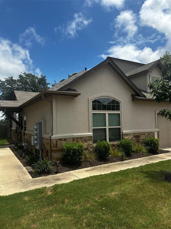 Foto principal - 1701 S Bell Blvd