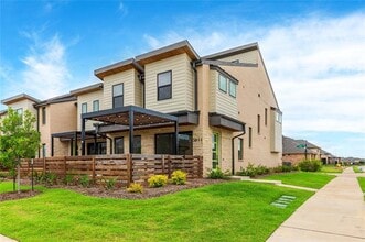 Building Photo - 3811 Pine Leaf Ln