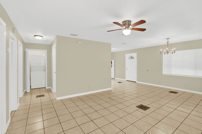Building Photo - 808 S Charleston Ave