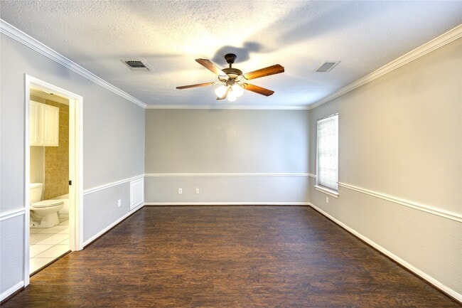 Building Photo - 940 Wycliffe Dr