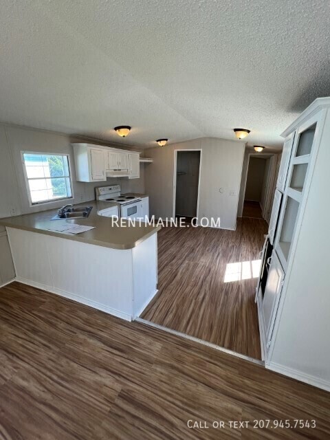 Building Photo - 799 Stillwater Ave