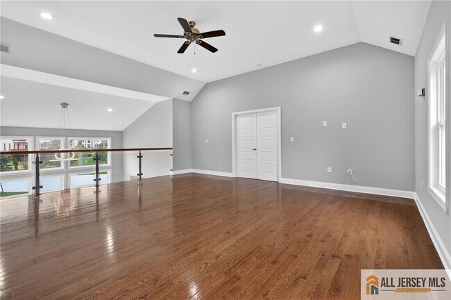 Building Photo - 19 Utica Rd