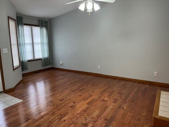 Foto del edificio - Three bedroom home in Rochester School Dis...
