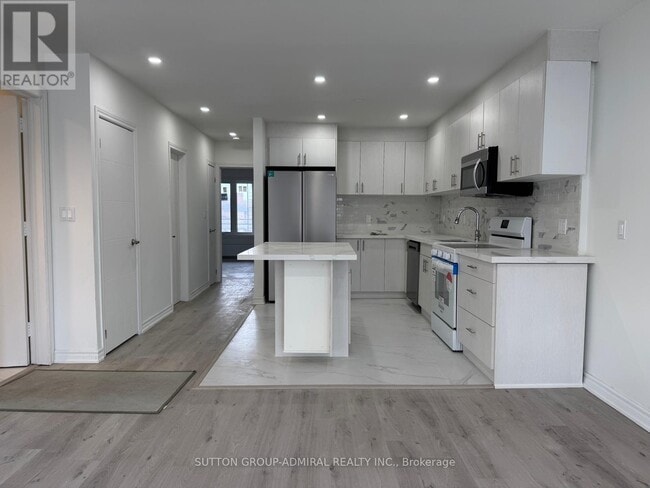 Building Photo - UPPER - 2986A DUFFERIN STREET