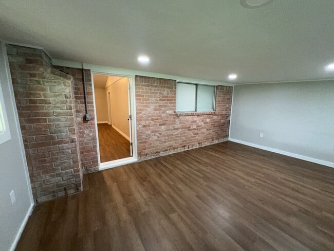 Foto del edificio - 30707 Martens Rd