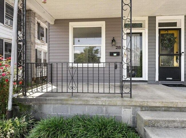 Foto del edificio - Available Now! Charming 5 Bedroom, 2 Bath ...