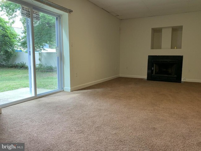 Building Photo - 1002 Nicholas Way