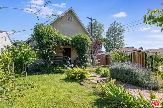 Building Photo - 15242 La Maida St