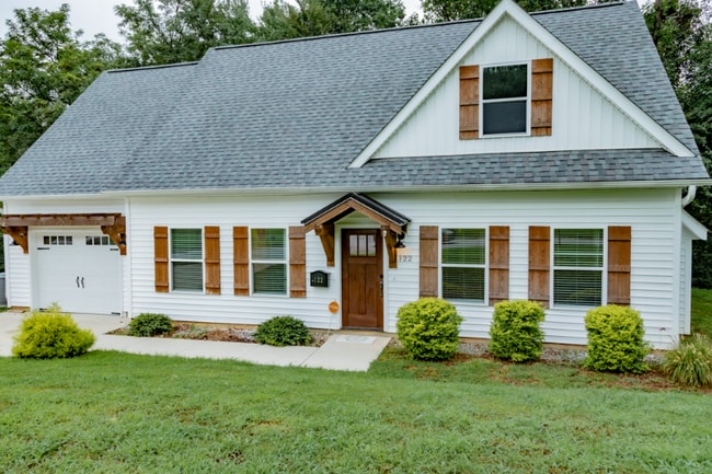Building Photo - 122 Hunters Woods Dr
