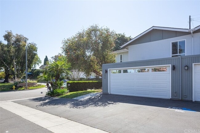 Building Photo - 2426 Lesparre Way