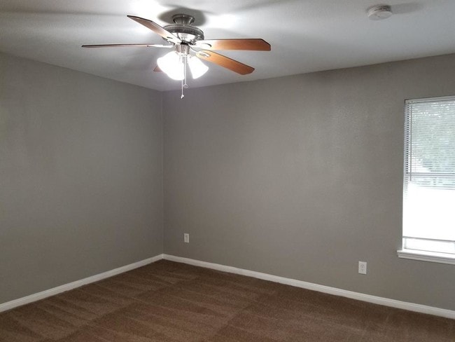Building Photo - 811 Threadneedle Street Unit#292