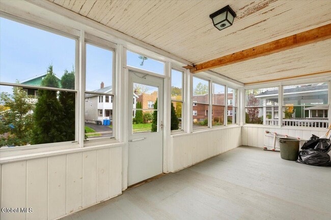 Building Photo - 4 Edison Ave