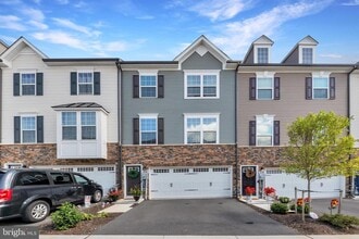 Building Photo - 256 Stallion St