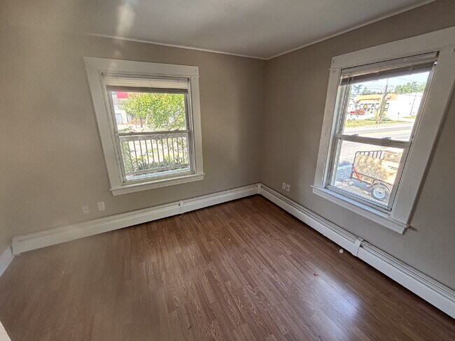 Foto del edificio - Cozy & Affordable 1BR Apartment with Heat Included – Convenient Sanford Location!