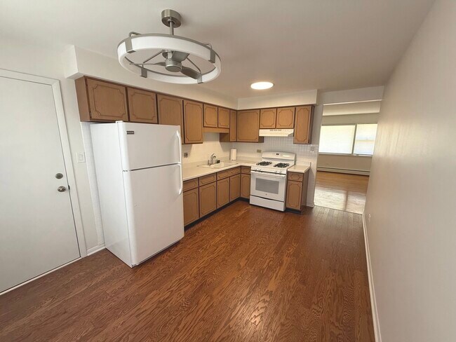 Foto del edificio - 8300 W Forest Preserve Dr