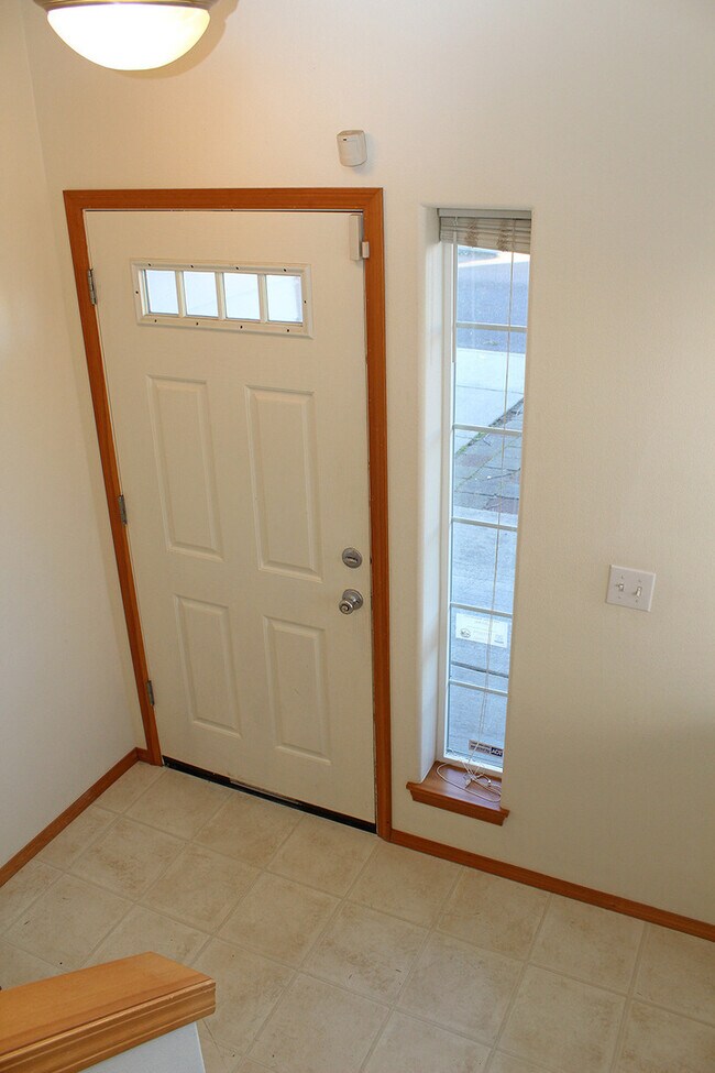Building Photo - Energy Efficient 3 Bedroom Powellhurst Tow...