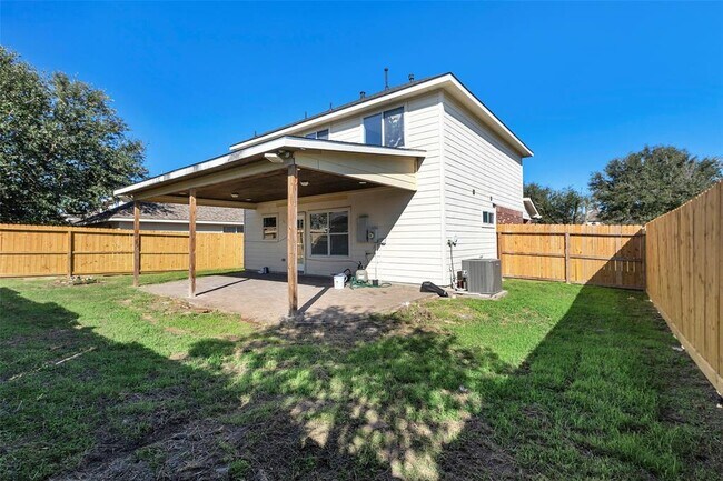 Foto del edificio - 8926 Farm Ridge Ln