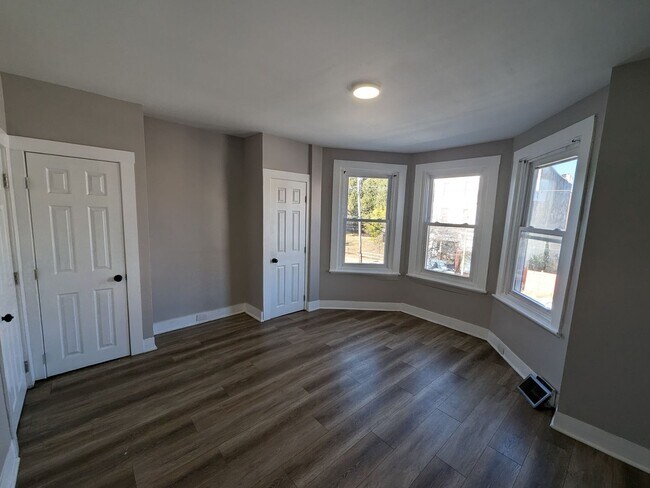 Building Photo - Gorgeous Home - Carroll Park