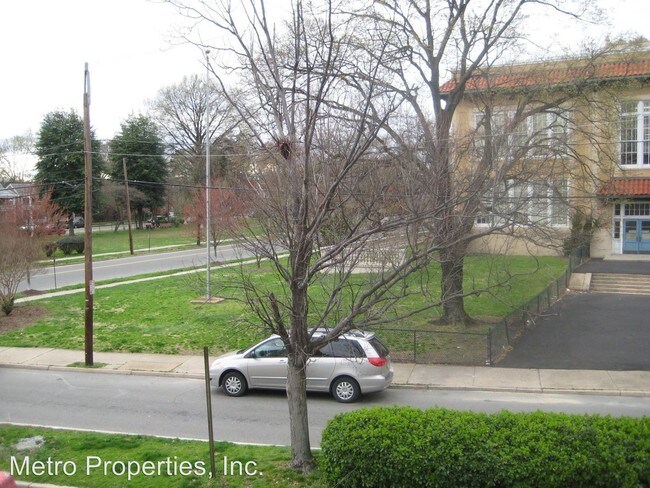 Building Photo - 607 Roseneath Rd