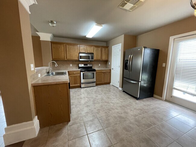 Building Photo - 3826 Los Arroyos Dr