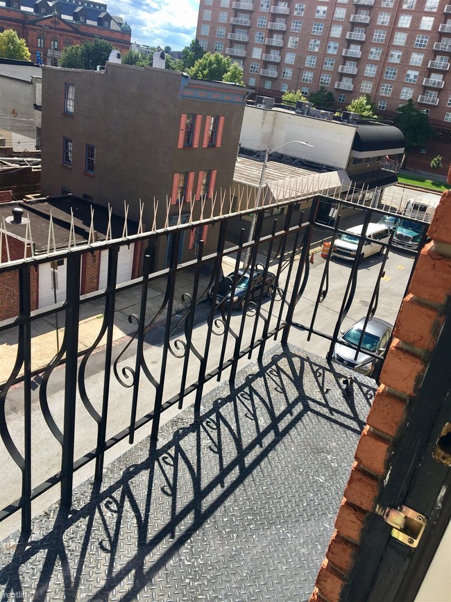 Foto del edificio - 222 Albemarle St