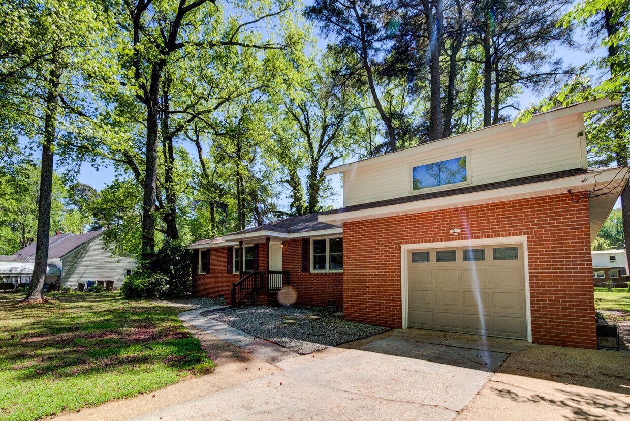 Primary Photo - Renovated 3 Bedroom, 1.5 Bath Home in Deep...
