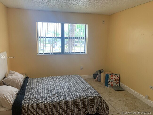 Foto del edificio - 7100 NW 179th St