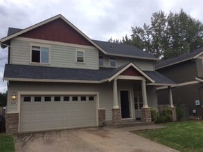 Building Photo - 668 SE Jack Ave