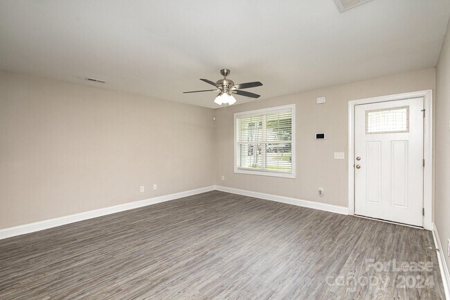 Foto del edificio - 325 Odell Dr NW
