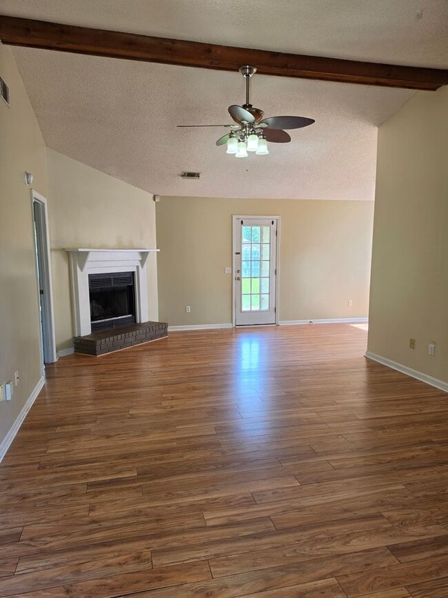 Building Photo - 620 Honey Ridge Ln
