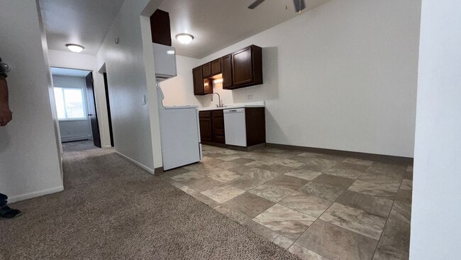 Building Photo - Lower 2-Bedroom | Heat Included & Fully Renovated