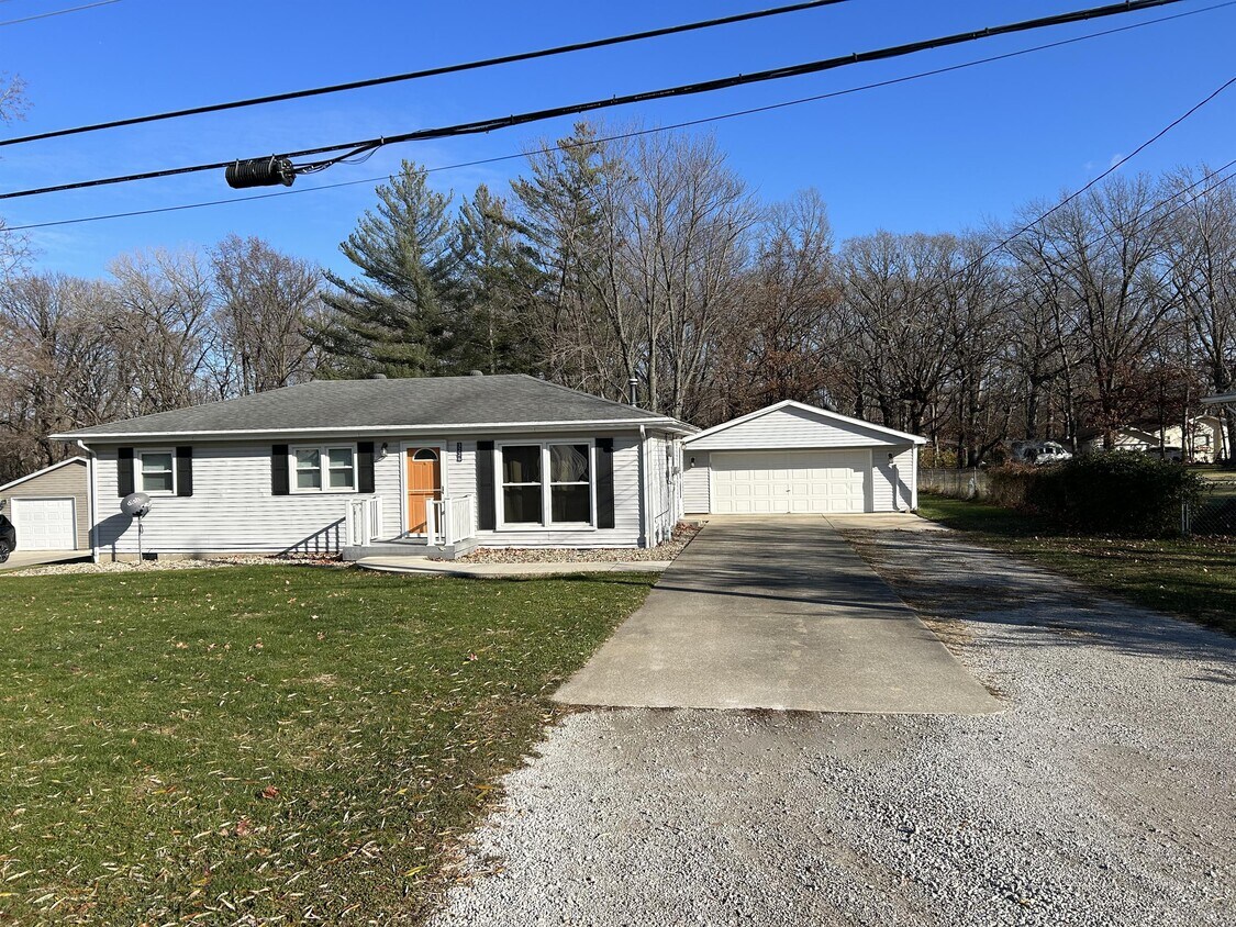 3226 Eileen Dr, Decatur, IL 62521 House Rental in Decatur, IL