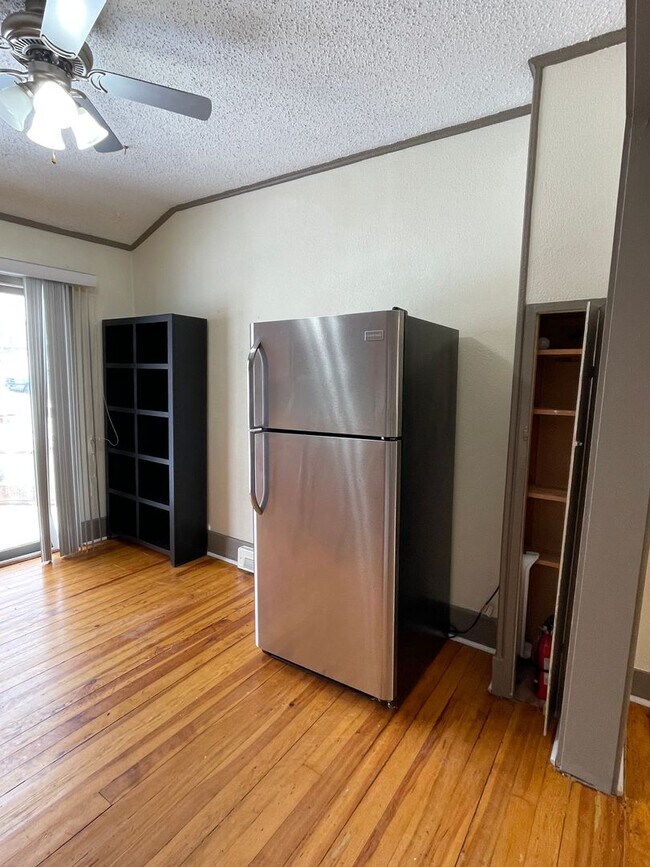 Foto del edificio - One Bedroom Apartment with Office Space for Rent