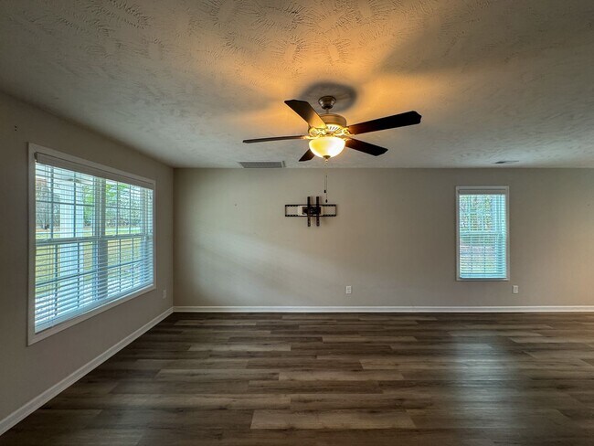 Foto del edificio - Well-Maintenance 4 Bed 2.5 Bath Hoke County Home