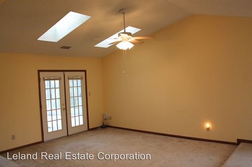 Building Photo - 3132 Crestwood Ln