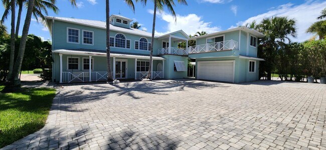 Foto del edificio - 1066 SE St Lucie Blvd