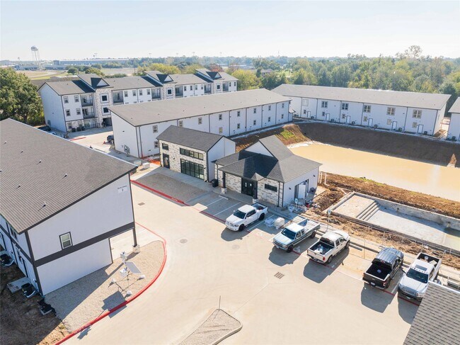 Building Photo - 2101 Reinke Rd