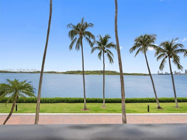 Foto del edificio - 2425 Fisher Island Dr