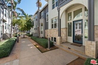 Building Photo - 6010 S Celedon Creek
