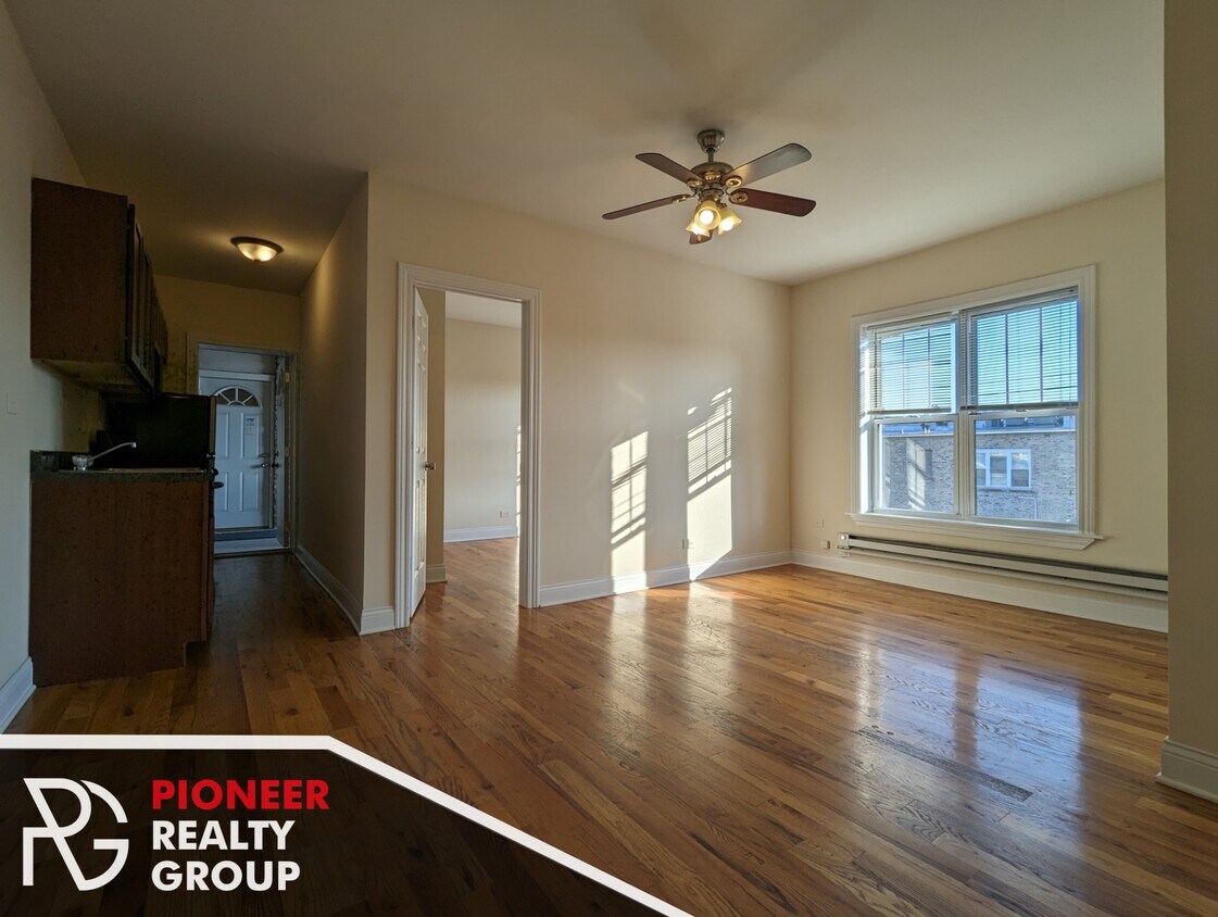 Foto principal - 949 W Cornelia Ave