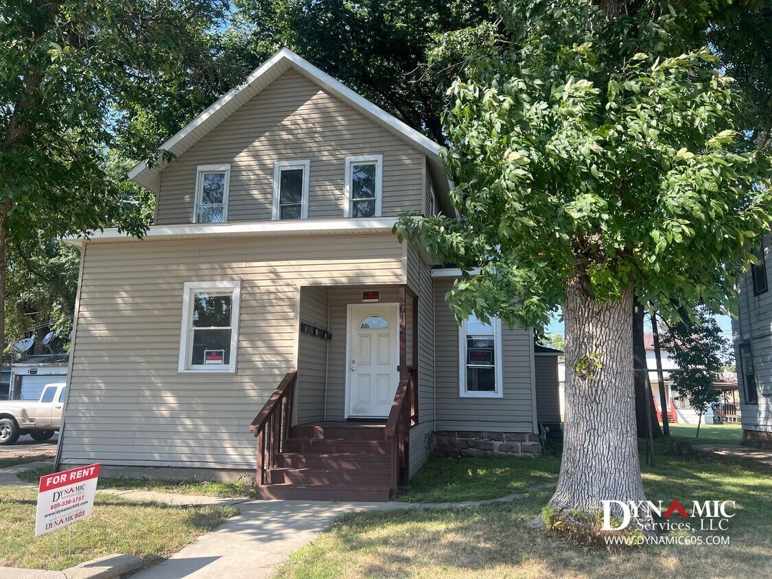 Foto principal - 612 W 11th St