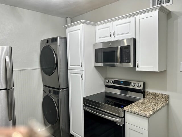 Kitchen with washer and dryer - 7700 Lile Ave